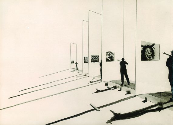 László Moholy-Nagy - "Neue Einrichtung in Museen: Jeder kann sich sein Bild schießen"