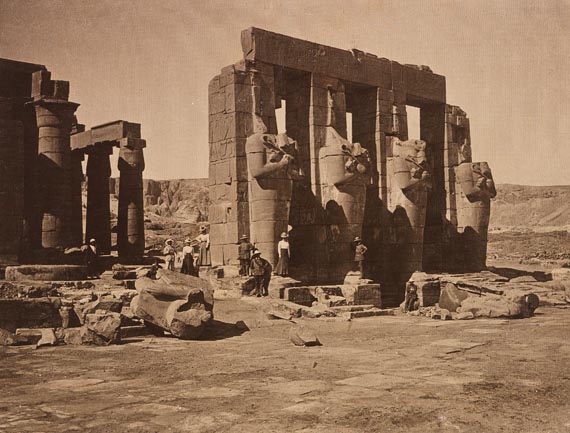  Reisefotografie - Reiseerinnerungen aus Egypten, Italien, Tunis und D.O.Afrika. Fotoalbum. Um 1900-1910. - 