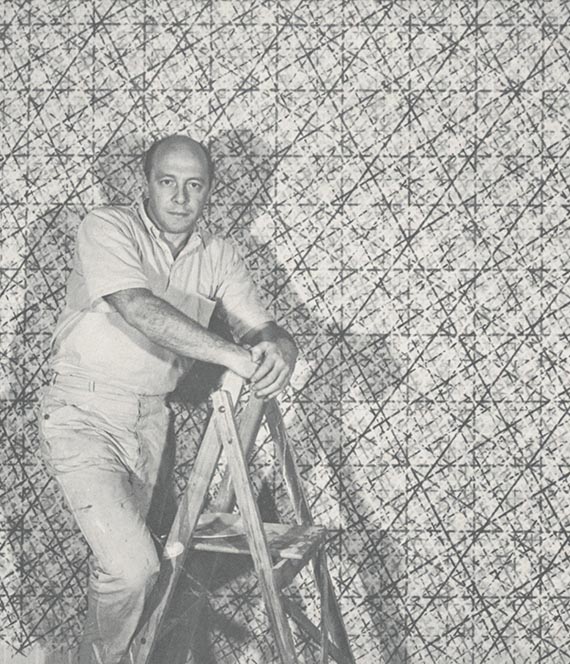 Illustration for: Piero Dorazio in his studio, 1965, photo: Vincenzo Pirozzi.<br />Courtesy Archivio Piero Dorazio, Milan.<br />© Piero Dorazio by SIAE 2025 / VG Bild-Kunst, Bonn 2025