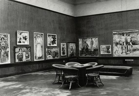 Illustration  for: Blomqvist Art Gallery, Kristiania, exhibition view from 1915.