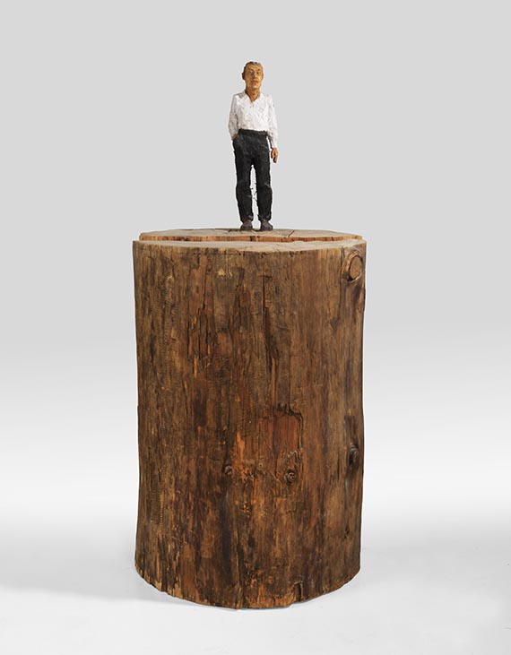 Stephan Balkenhol - Mann auf gespaltenem Sockel - 