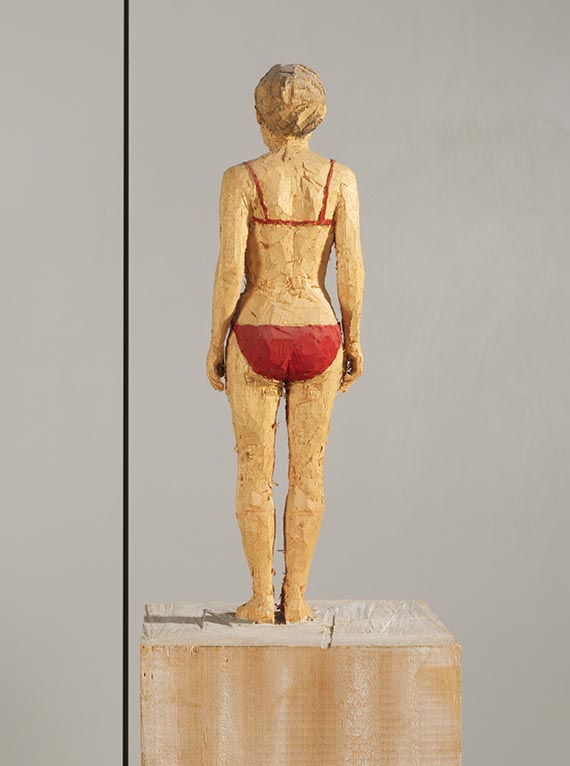 Stephan Balkenhol - Frau in rotem Bikini - Back side